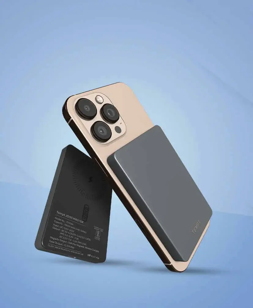 Magnetic Tempt power bank attached to a smartphone